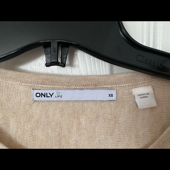 “Soft Whisper” Top by ONLY from Silver Icing in Oatmeal XS-Med - Picture 4 of 5